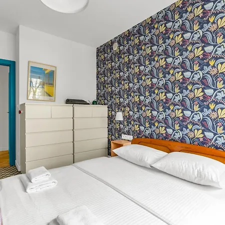 Hoza Heart Of By Bookinghost Warschau