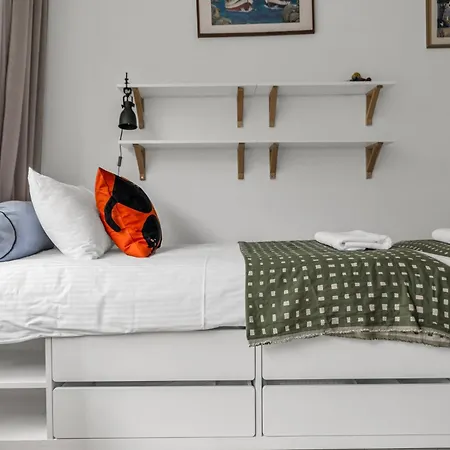 Hoza Heart Of By Bookinghost