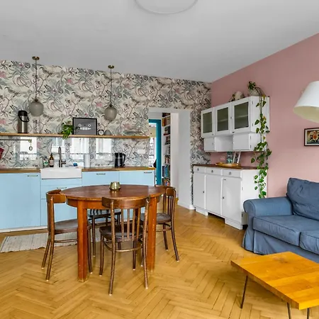 Hoza Heart Of By Bookinghost Warschau