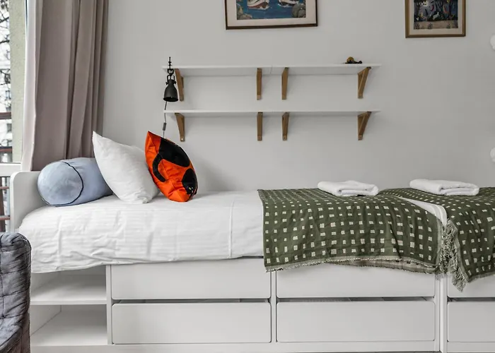 Hoza Heart Of By Bookinghost